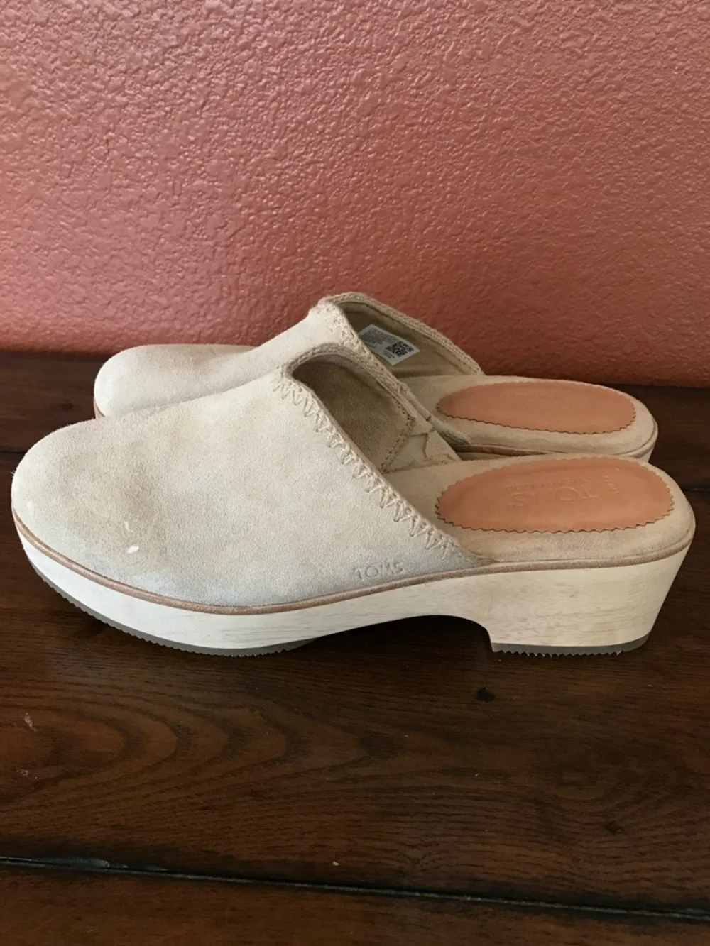 TOMS Women’s 8.5 Addison Neutral Cream Suede Round Toe Mule Wooden Clogs in EUC - Picture 8 of 16
